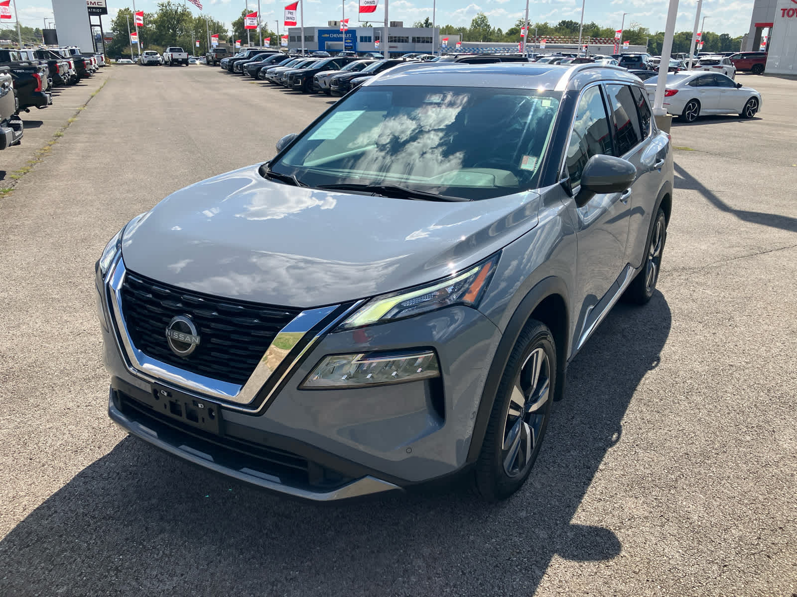 2023 Nissan Rogue SL photo 3
