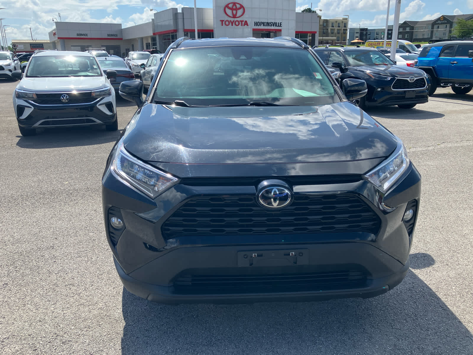 2021 Toyota RAV4 XLE photo 2