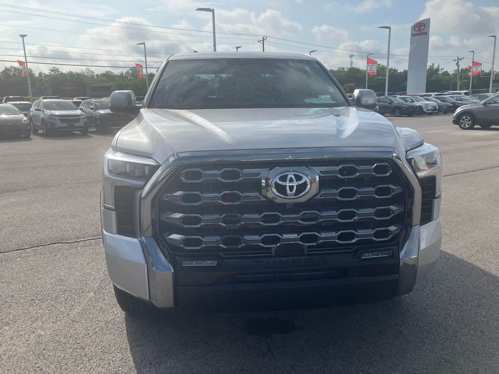 2024 Toyota Tundra Platinum CrewMax photo 2