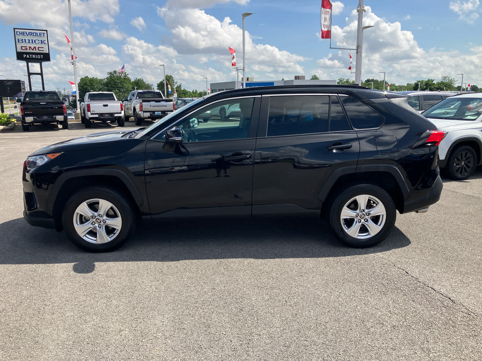 2021 Toyota RAV4 XLE photo 4
