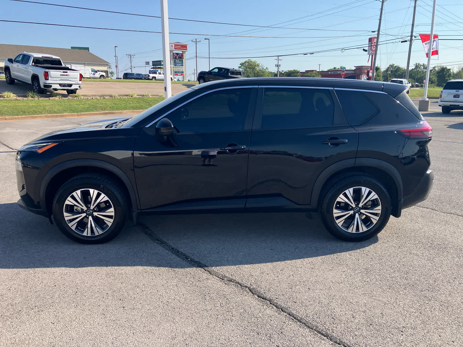 2022 Nissan Rogue SV photo 4