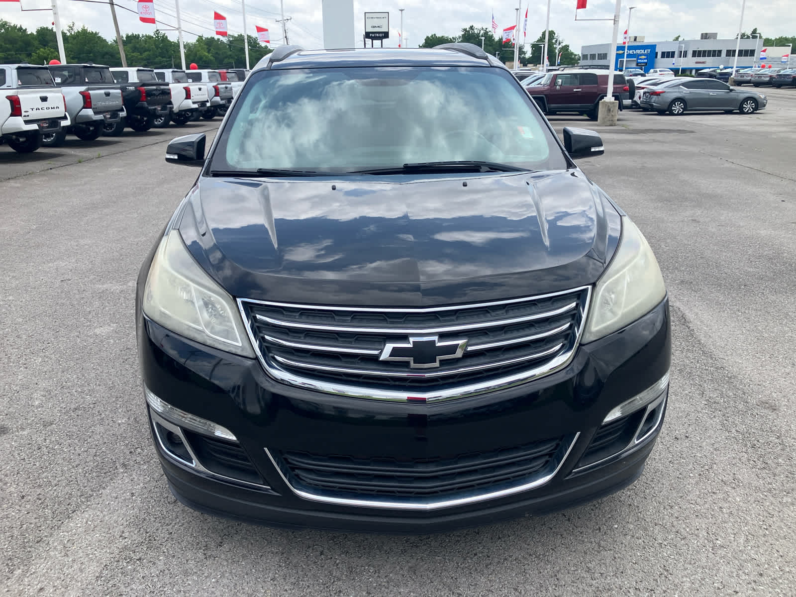 Used 2017 Chevrolet Traverse 2LT with VIN 1GNKRHKD3HJ174316 for sale in Hopkinsville, KY