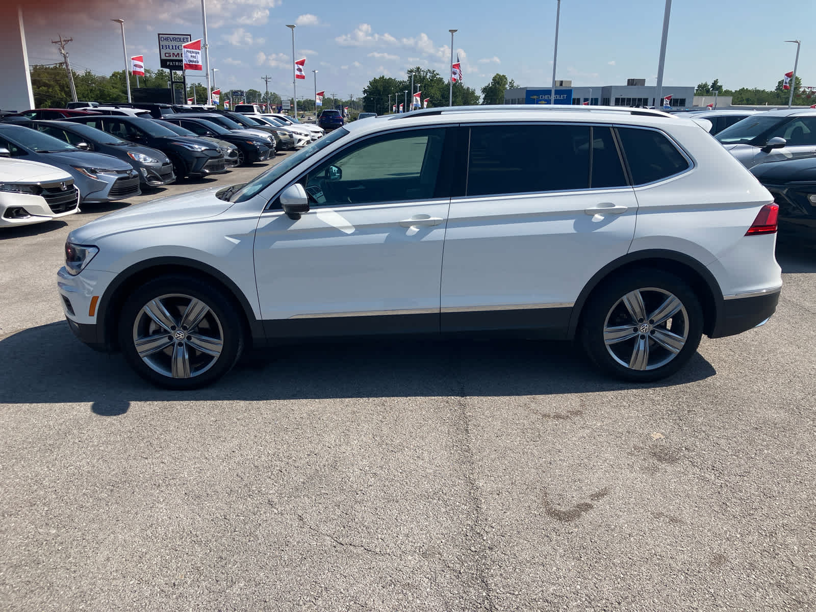 2021 Volkswagen Tiguan SEL photo 3