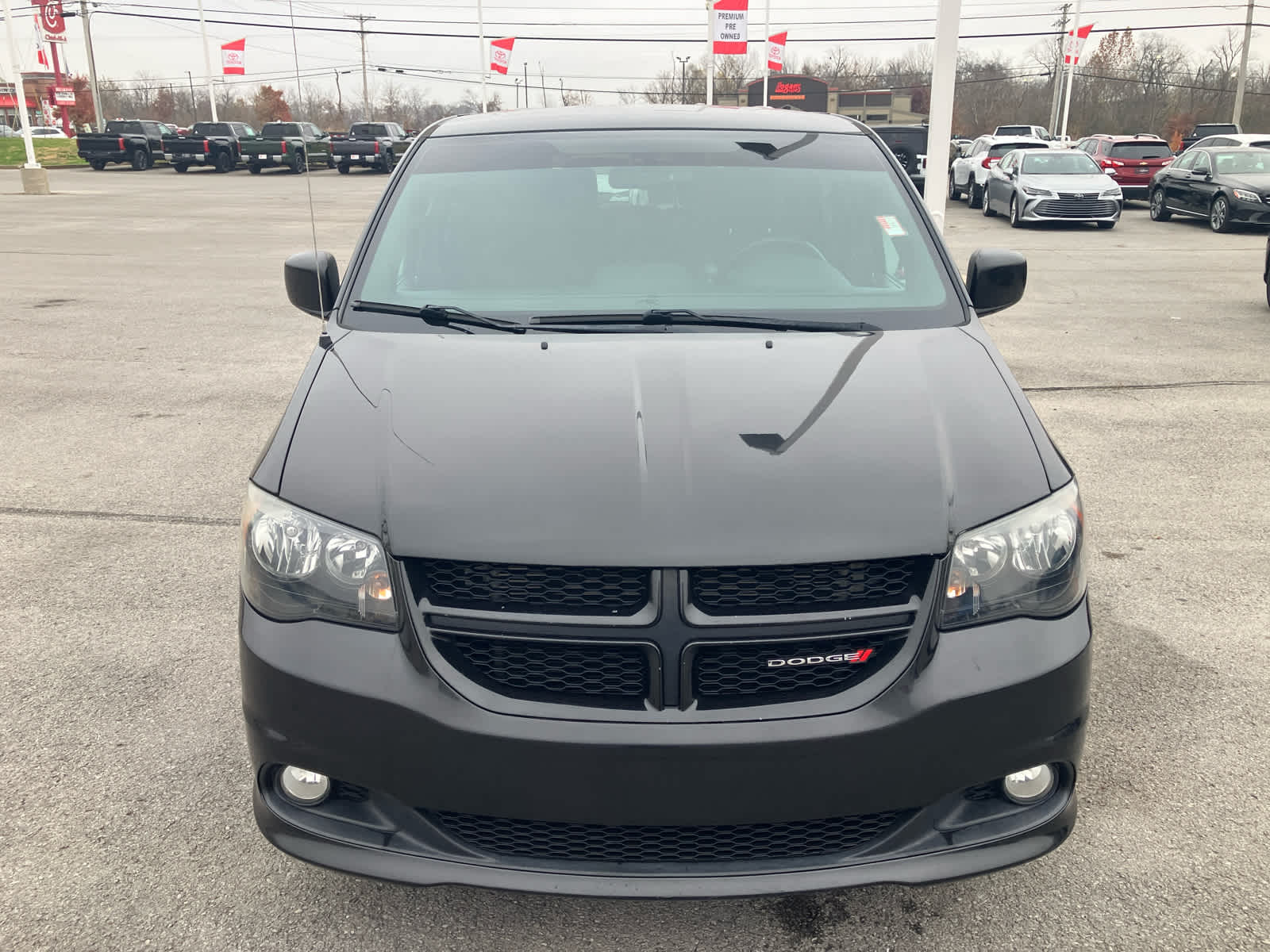 2015 Dodge Grand Caravan SXT Plus photo 2