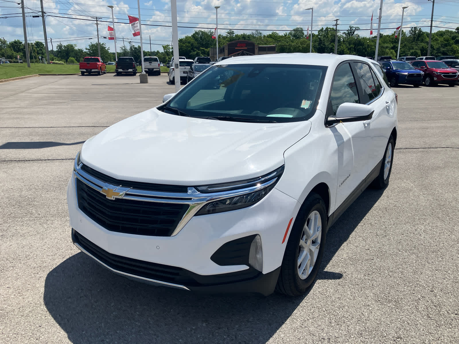 2024 Chevrolet Equinox LT photo 3