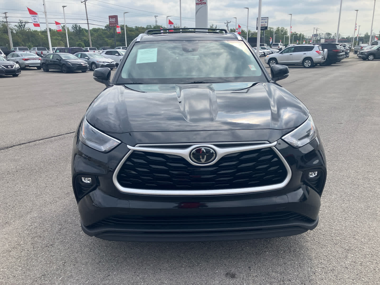 2021 Toyota Highlander XLE photo 4