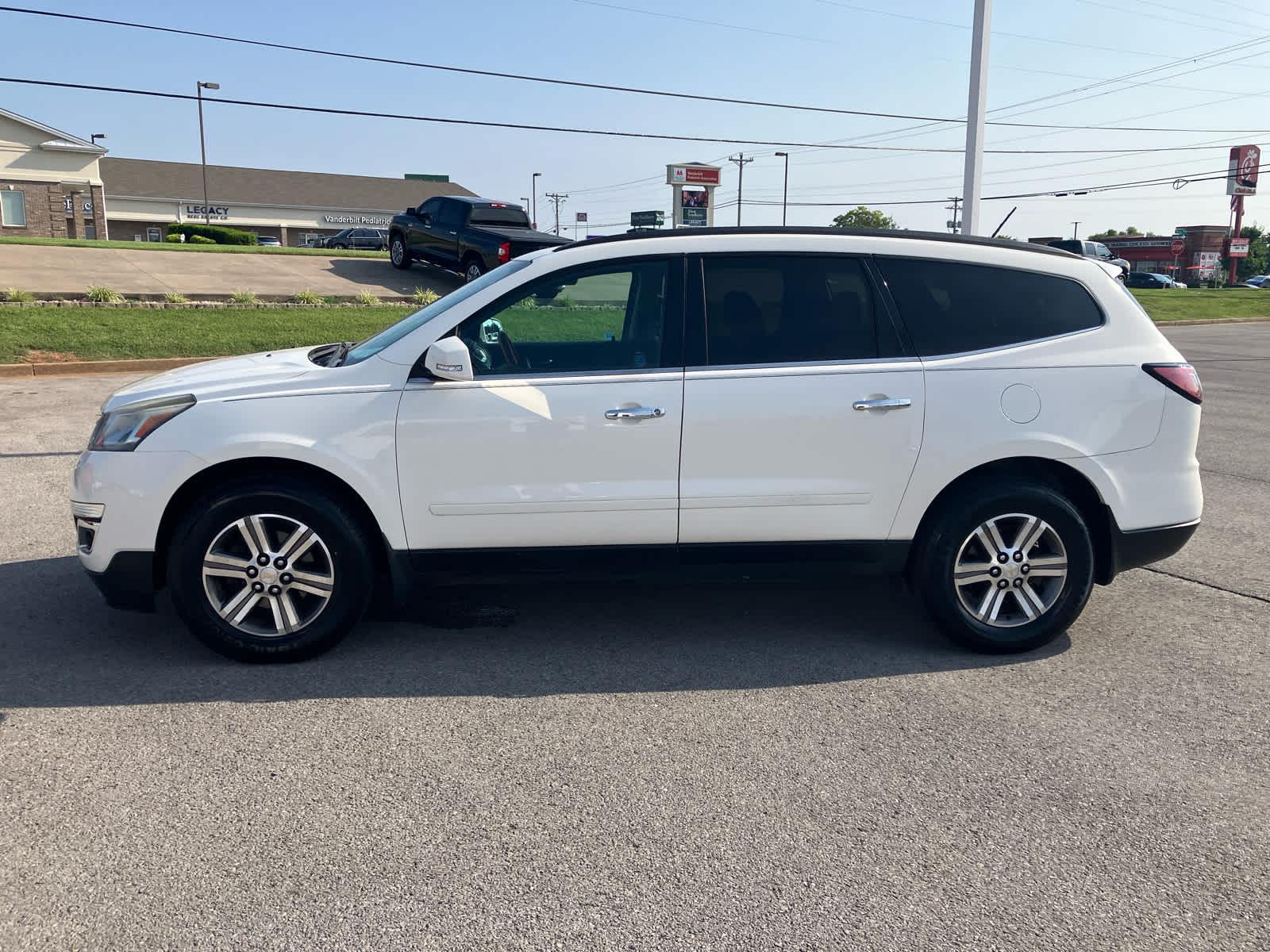 2015 Chevrolet Traverse 2LT photo 4