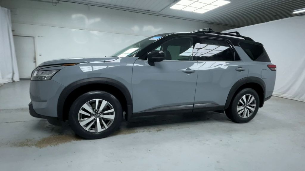 2022 Nissan Pathfinder SL photo 4