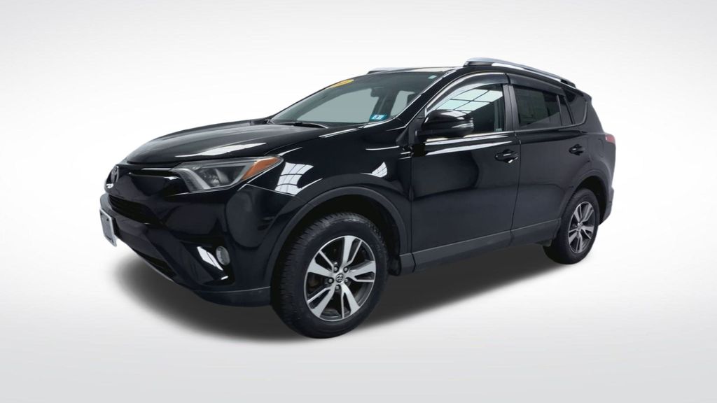 2016 Toyota RAV4 XLE photo 4