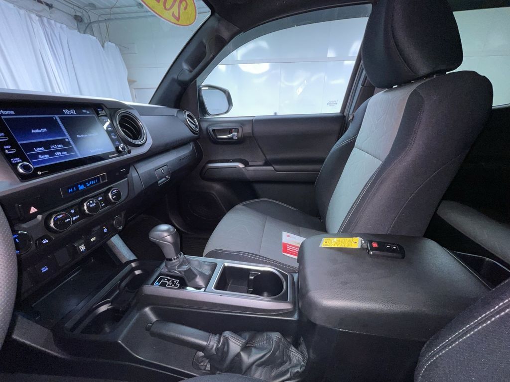 2023 Toyota Tacoma TRD Off-Road photo 4