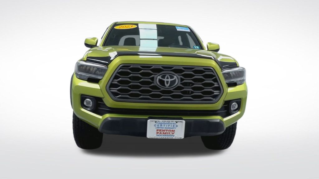 2023 Toyota Tacoma TRD Off-Road photo 2