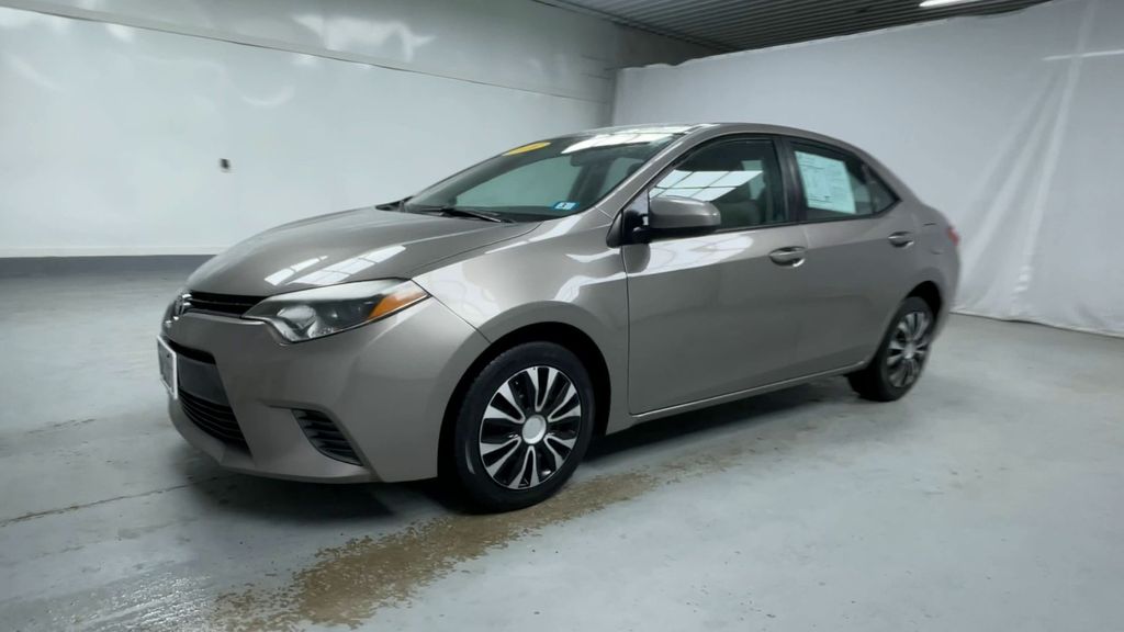 2016 Toyota Corolla LE photo 4