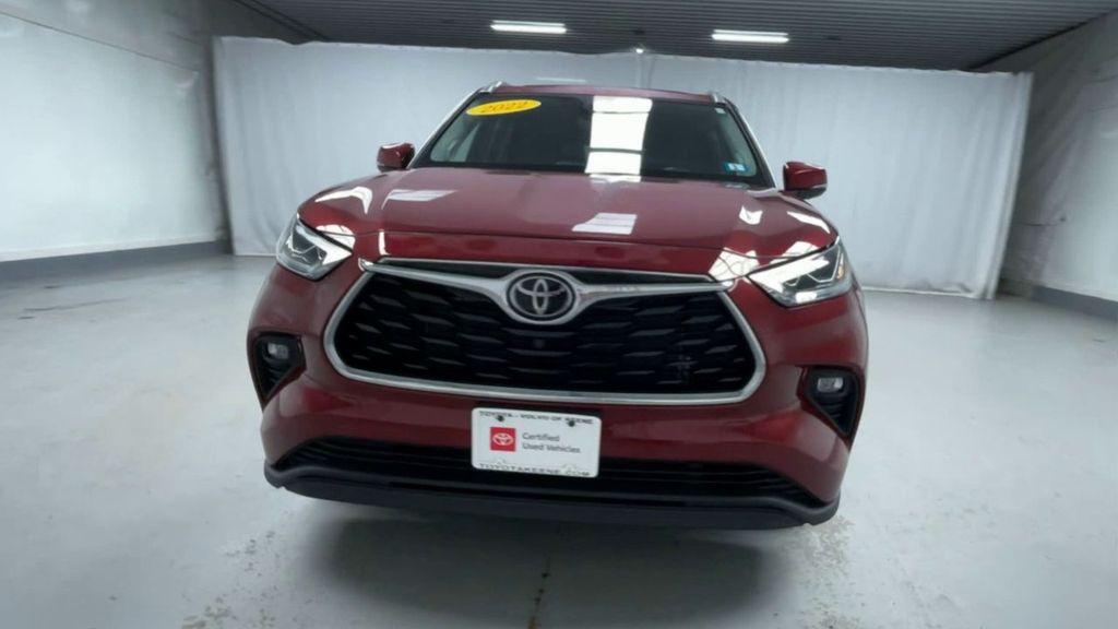 2022 Toyota Highlander Limited photo 3