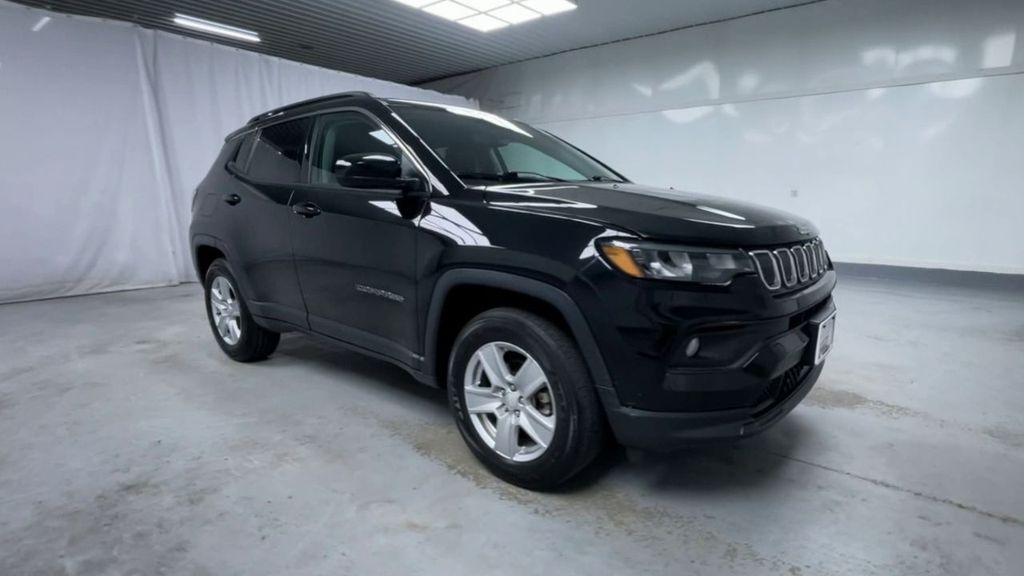 2022 Jeep Compass Latitude photo 2