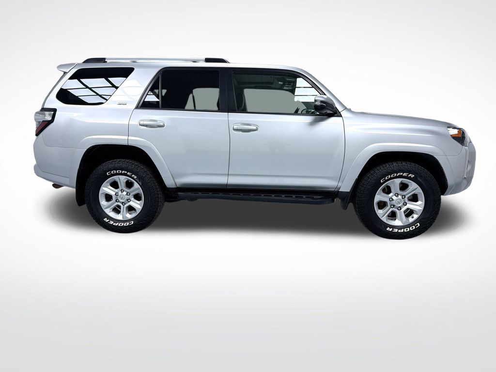 2020 Toyota 4Runner SR5 Premium photo 2