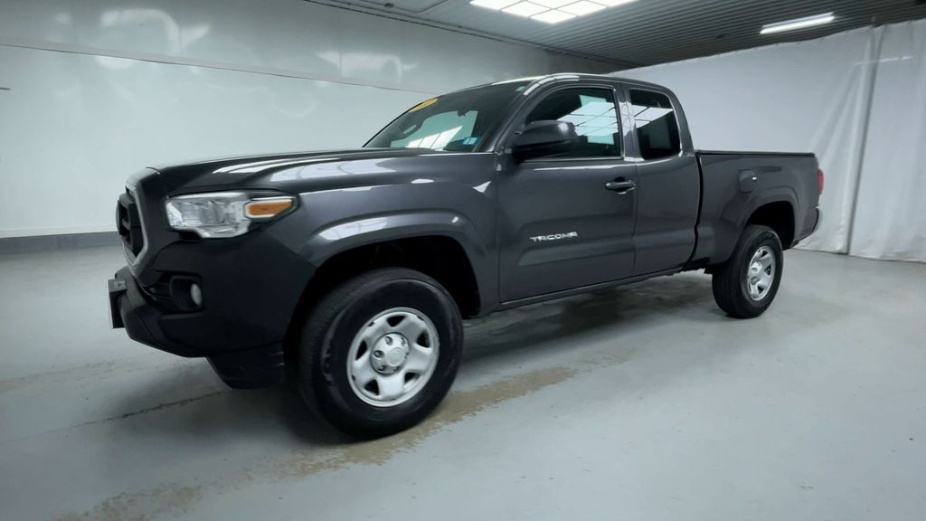 2022 Toyota Tacoma SR5 photo 4