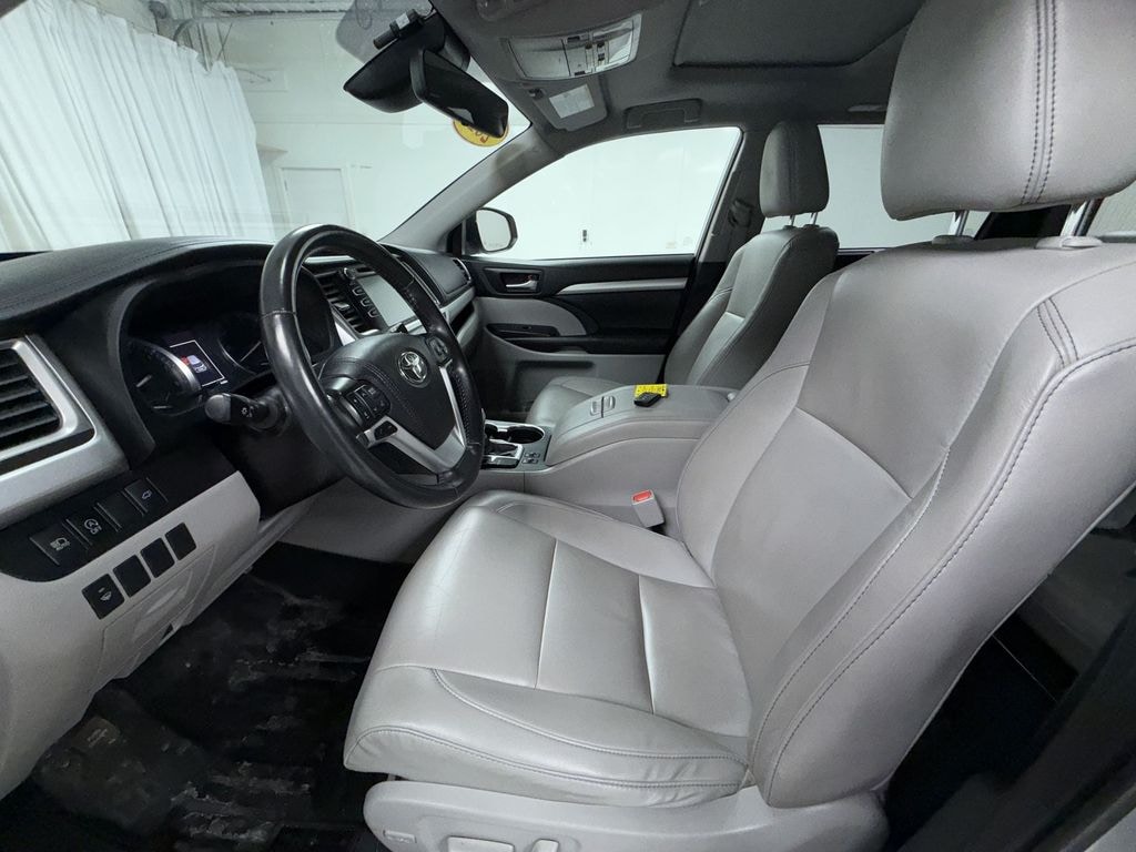 Used 2019 Toyota Highlander XLE SUV