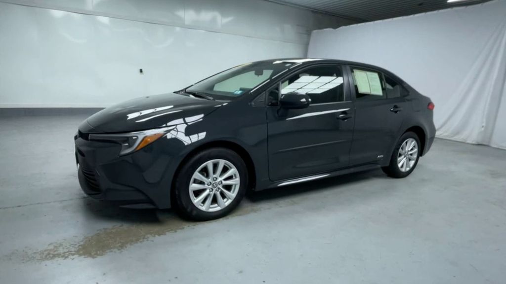 2023 Toyota Corolla Hybrid photo 4