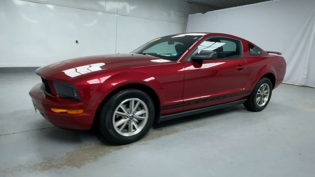 2005 Ford Mustang V6 Deluxe photo 4