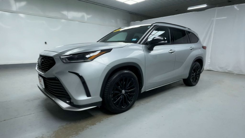 2023 Toyota Highlander XSE photo 2