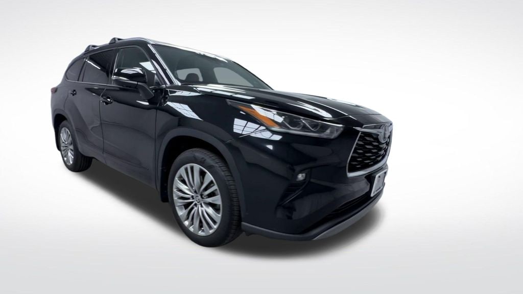 New 2026 Toyota Highlander Platinum SUV