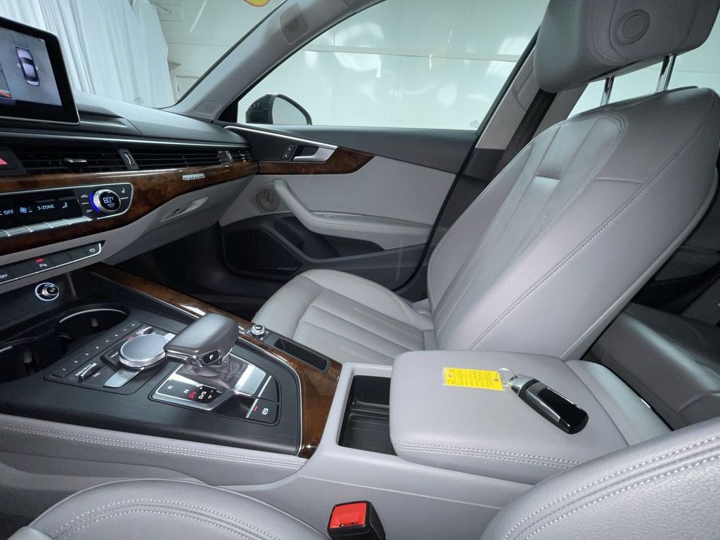 2019 Audi A4 2.0T Prestige photo 4