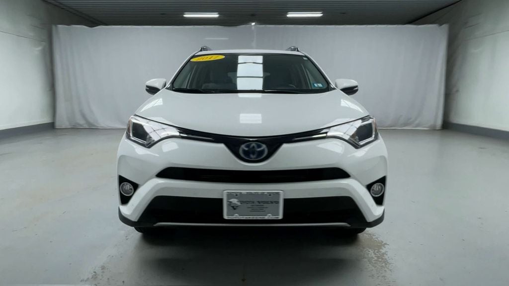 2017 Toyota RAV4 Hybrid XLE photo 2