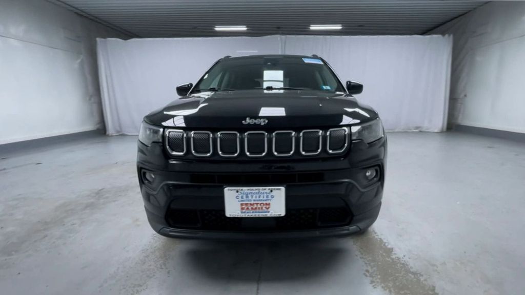 2022 Jeep Compass Latitude photo 3