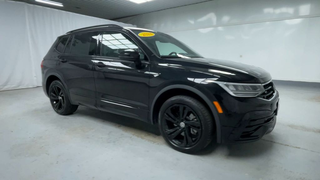 2024 Volkswagen Tiguan SE R-Line Black photo 2