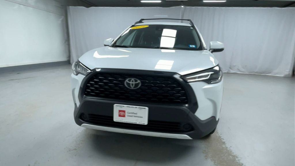 2022 Toyota Corolla Cross LE photo 2
