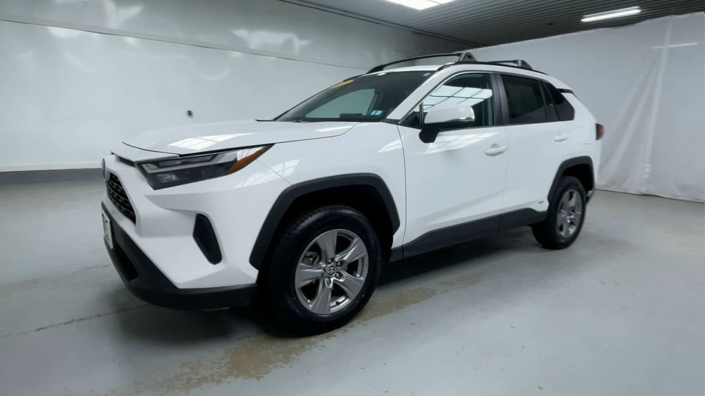 2023 Toyota RAV4 Hybrid XLE photo 3