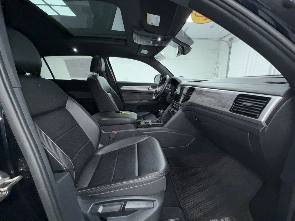 Used 2022 Volkswagen Atlas Cross Sport 2.0T SE w/Technology SUV