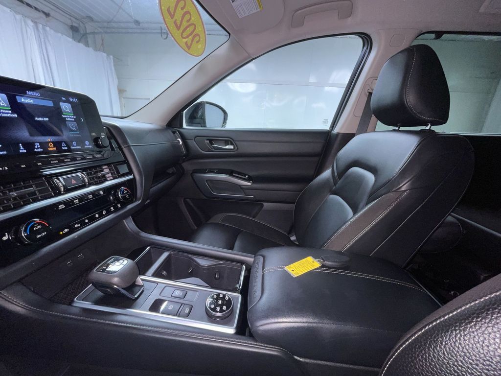 2022 Nissan Pathfinder SL photo 4