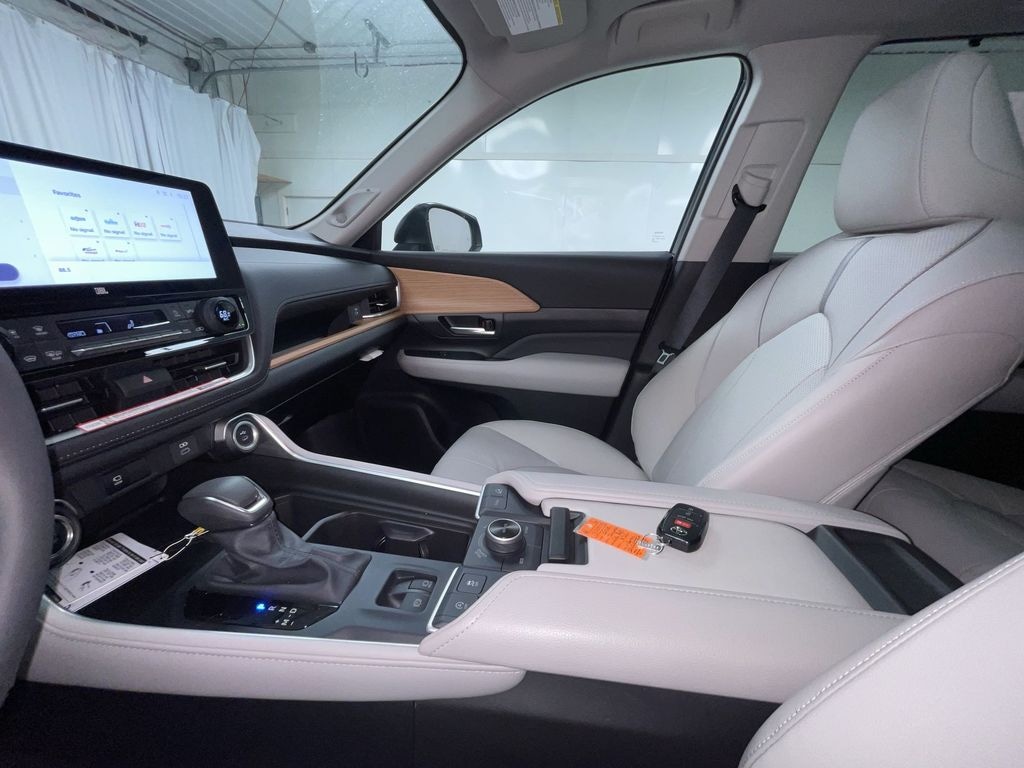 New 2025 Toyota Grand Highlander Platinum SUV