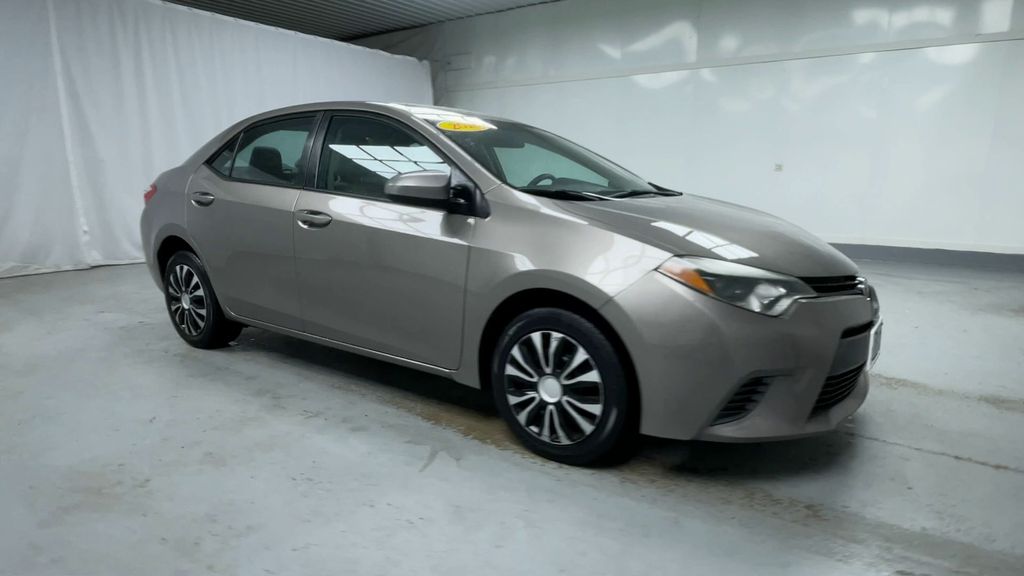 2016 Toyota Corolla LE photo 2