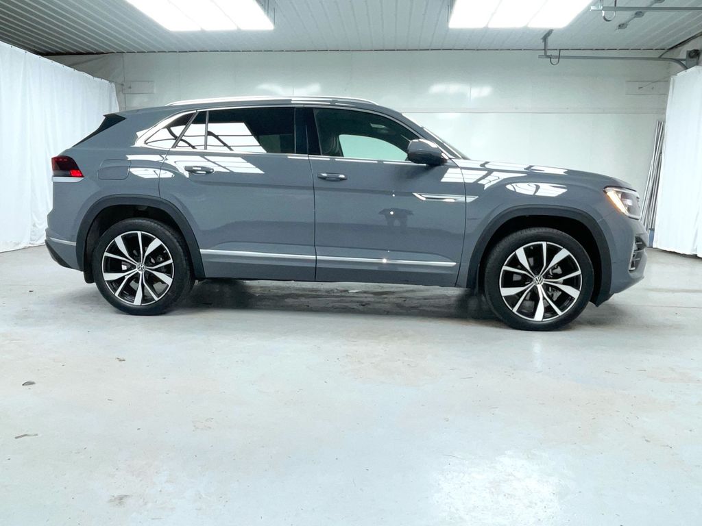 2024 Volkswagen Atlas Cross Sport SEL Premium R-Line photo 2
