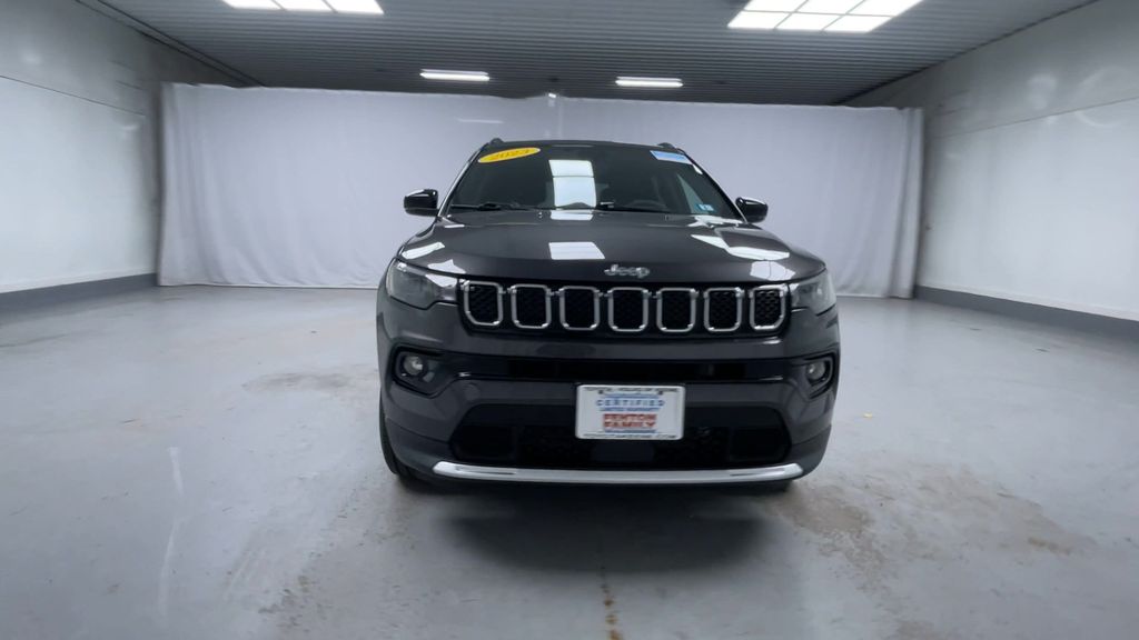 2023 Jeep Compass Limited photo 3