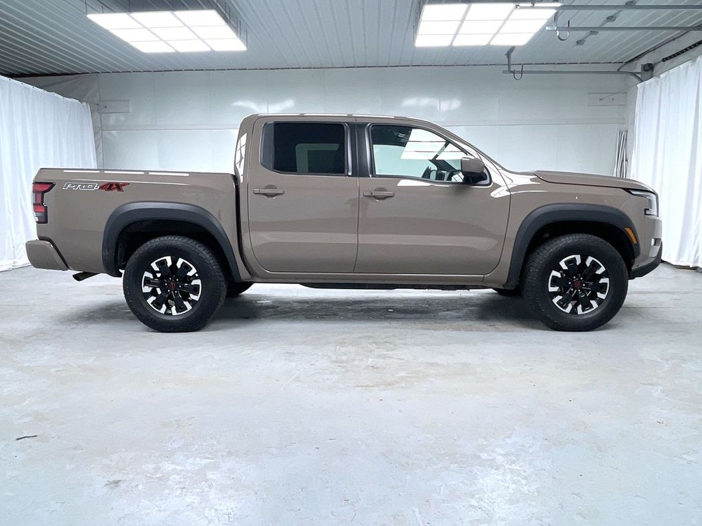 2024 Nissan Frontier PRO-4X Crew Cab photo 2