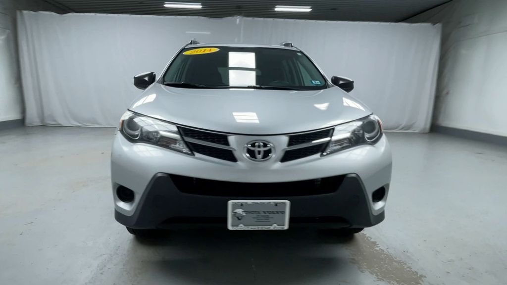 2014 Toyota RAV4 LE photo 3