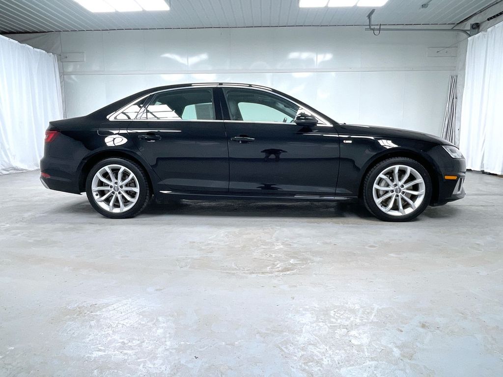 2019 Audi A4 2.0T Prestige photo 2