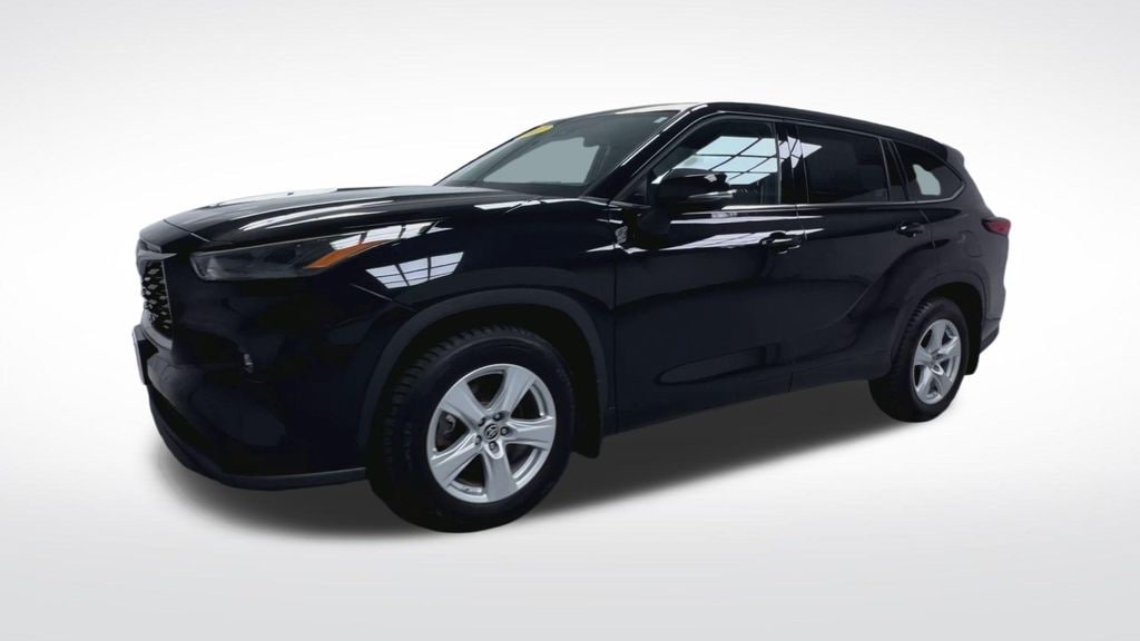 Used 2022 Toyota Highlander LE SUV