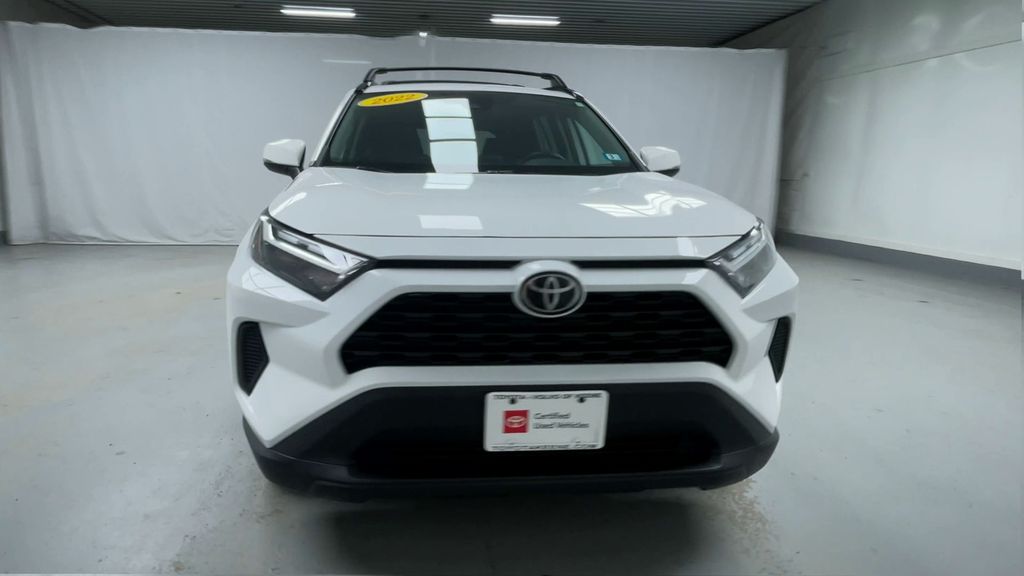 2022 Toyota RAV4 XLE photo 3