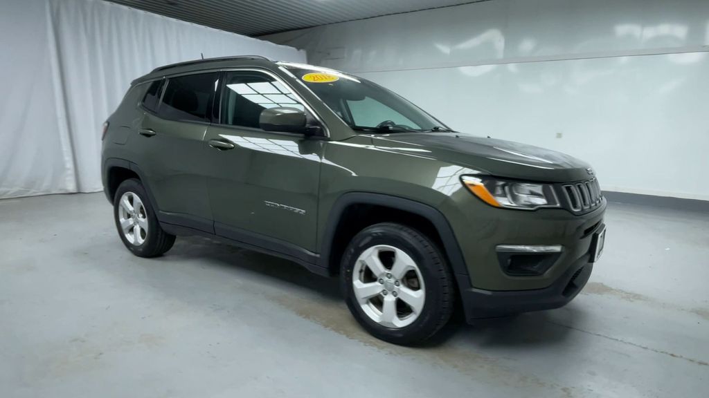 2018 Jeep Compass Latitude photo 2