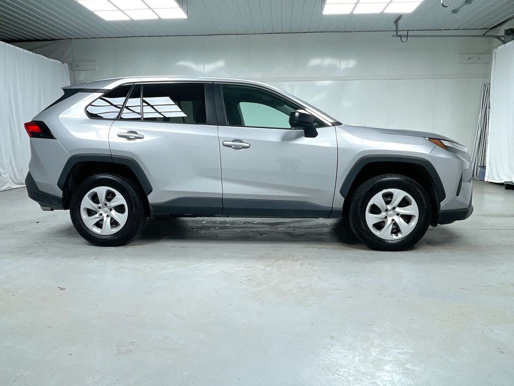 2024 Toyota RAV4 LE photo 2