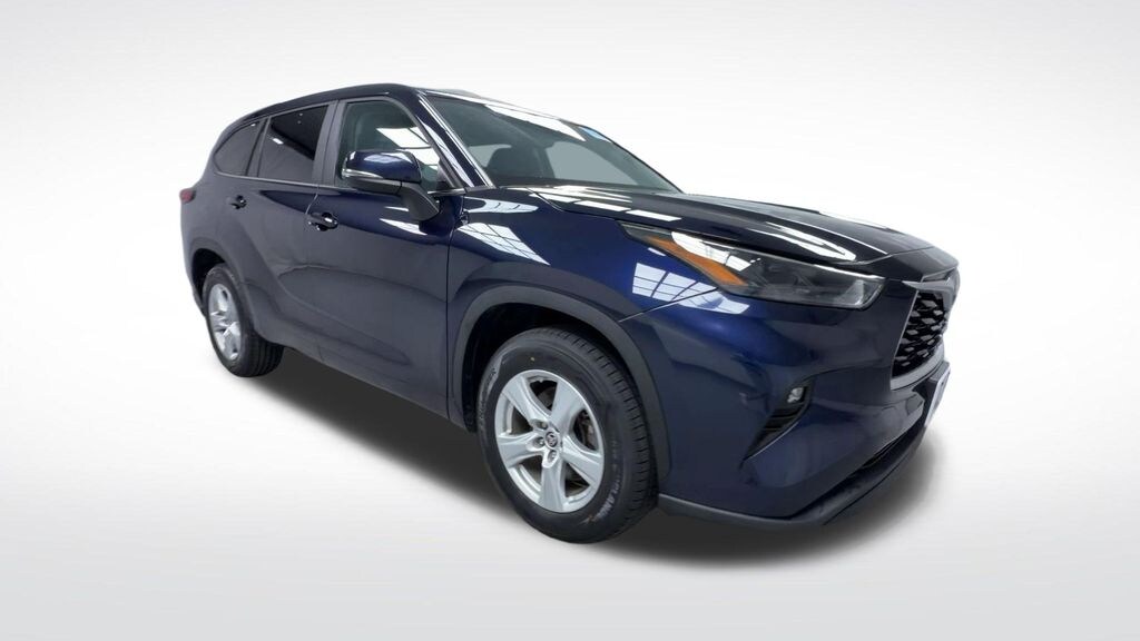 Used 2023 Toyota Highlander LE SUV
