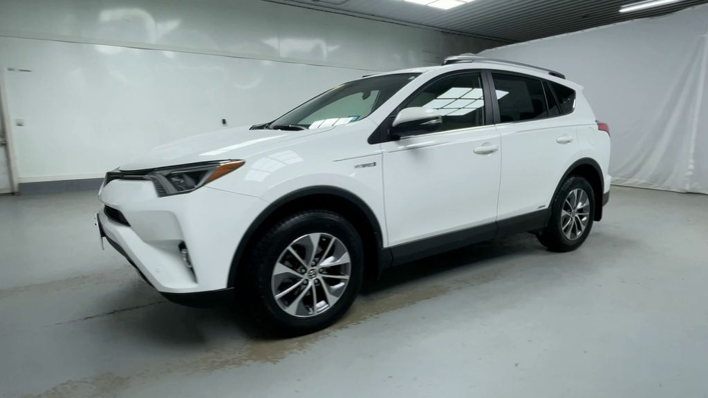 2017 Toyota RAV4 Hybrid XLE photo 3