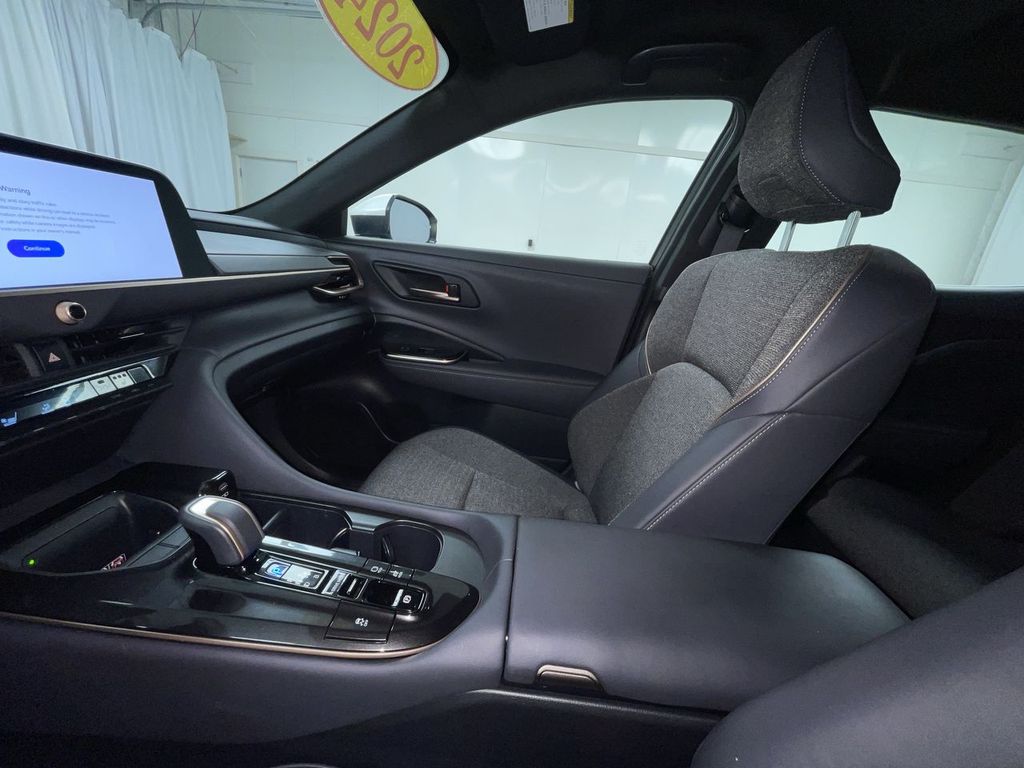 2024 Toyota Crown XLE photo 3