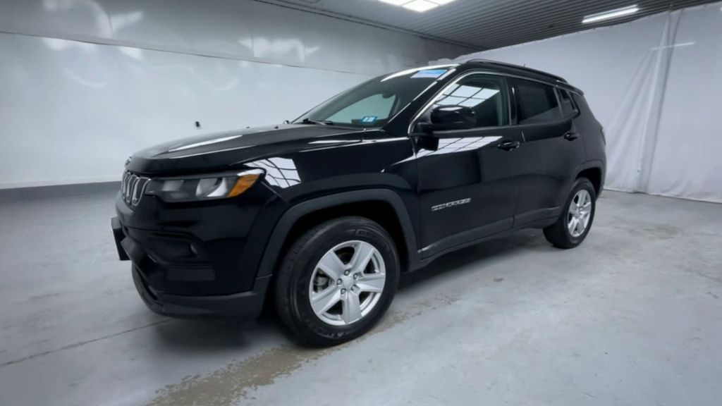 2022 Jeep Compass Latitude photo 4