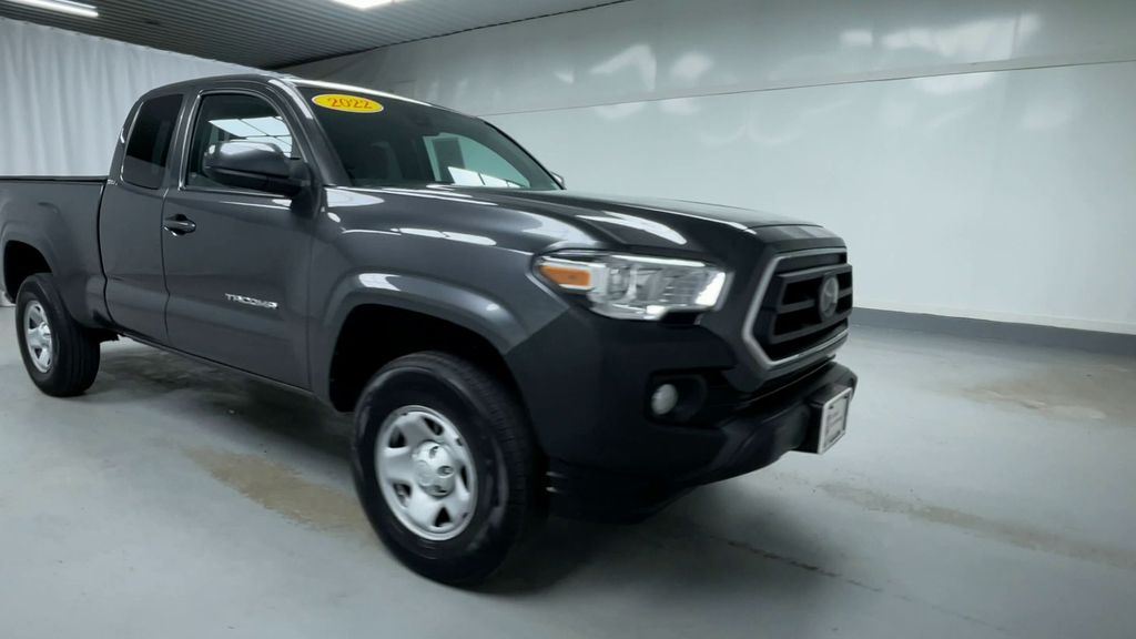 2022 Toyota Tacoma SR5 photo 2