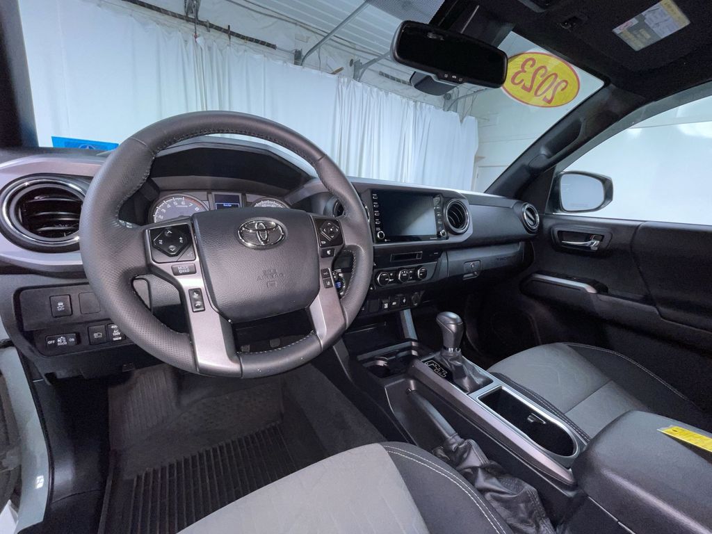 2023 Toyota Tacoma TRD Off-Road photo 3